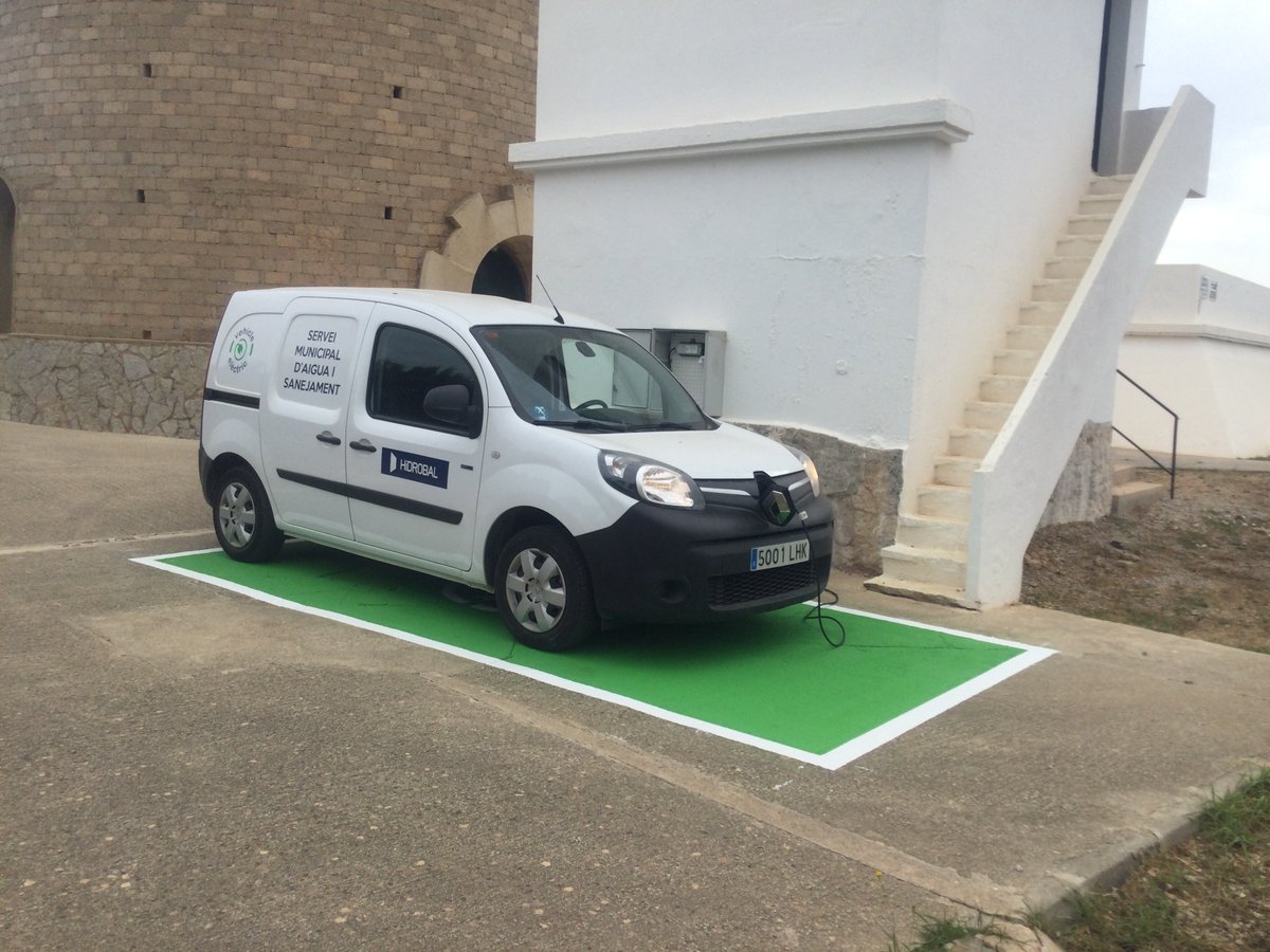 🔌🚗 Sabies que, a sa Torre de Malbúger a #Maó, disposem d'un punt de càrrega per als nostres vehicles elèctrics?

Així reduïm 300 kg d'emissions de CO2 anuals i disminuïm l'impacte de la nostra activitat.

♻️ Avancem en la #sostenibilitat per lluitar contra el canvi climàtic.