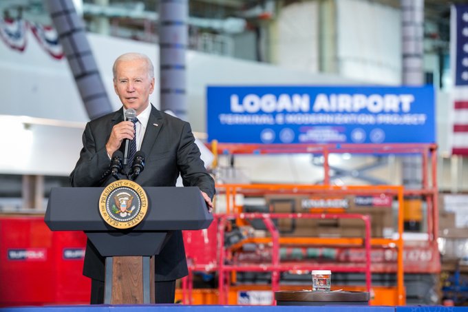 carmensunion589's tweet image. @CarmensUnion589 President Jim Evers was honored to be invited to be a part of the labor delegation that welcomed @POTUS to Boston yesterday to discuss the passage of his bipartisan infrastructure law. #UnionStrong #InvestInPublicTransit