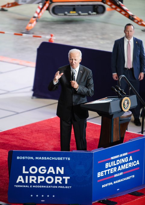 carmensunion589's tweet image. @CarmensUnion589 President Jim Evers was honored to be invited to be a part of the labor delegation that welcomed @POTUS to Boston yesterday to discuss the passage of his bipartisan infrastructure law. #UnionStrong #InvestInPublicTransit