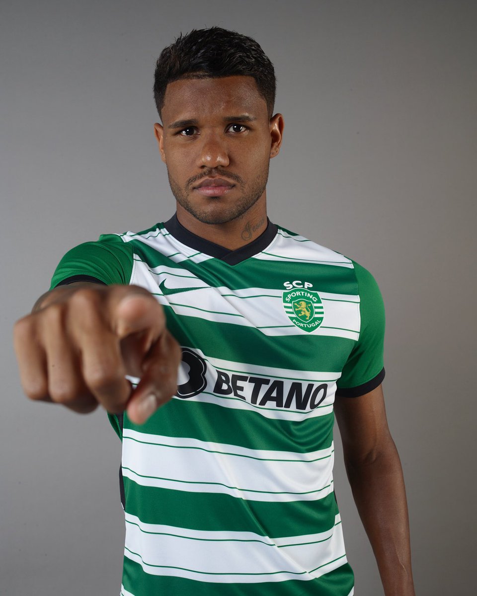 Em #DiaDeSporting, equipa-te a rigor 🟢⚪️

Camisola principal 22/23 já disponível 👉 bit.ly/3U2K28y