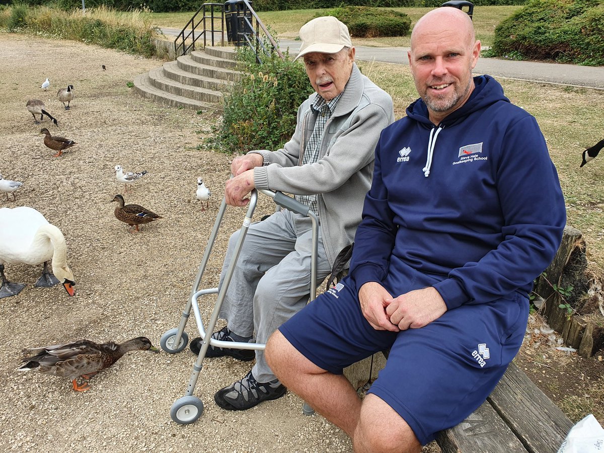SteveHaleGK's tweet photo. Huge thanks for all the messages, blown me away & made tough days slightly easier.
Looking forward to tonights Radio co-comms @Official_STFC hope Dad's up there tuning in to @BBCWiltsSport in his chair & I know Mum's listening at home.
#Face4Radio #Cure4Insomnia #ResteasyDad https://t.co/mtMwUoh06n