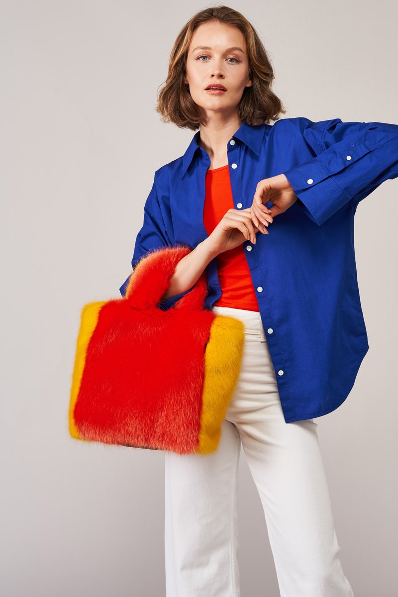 HMooreEngland's tweet photo. Well Hello! Are you ready for autumn?
If you've had enough of 'mist and mellow fruitfulness' then why not try Blaze and Canary yellow?

https://t.co/pQAwFA0XU0

#lovecolour #fauxfur #brights #totebag #helenmoore https://t.co/kNF8fyEgPR