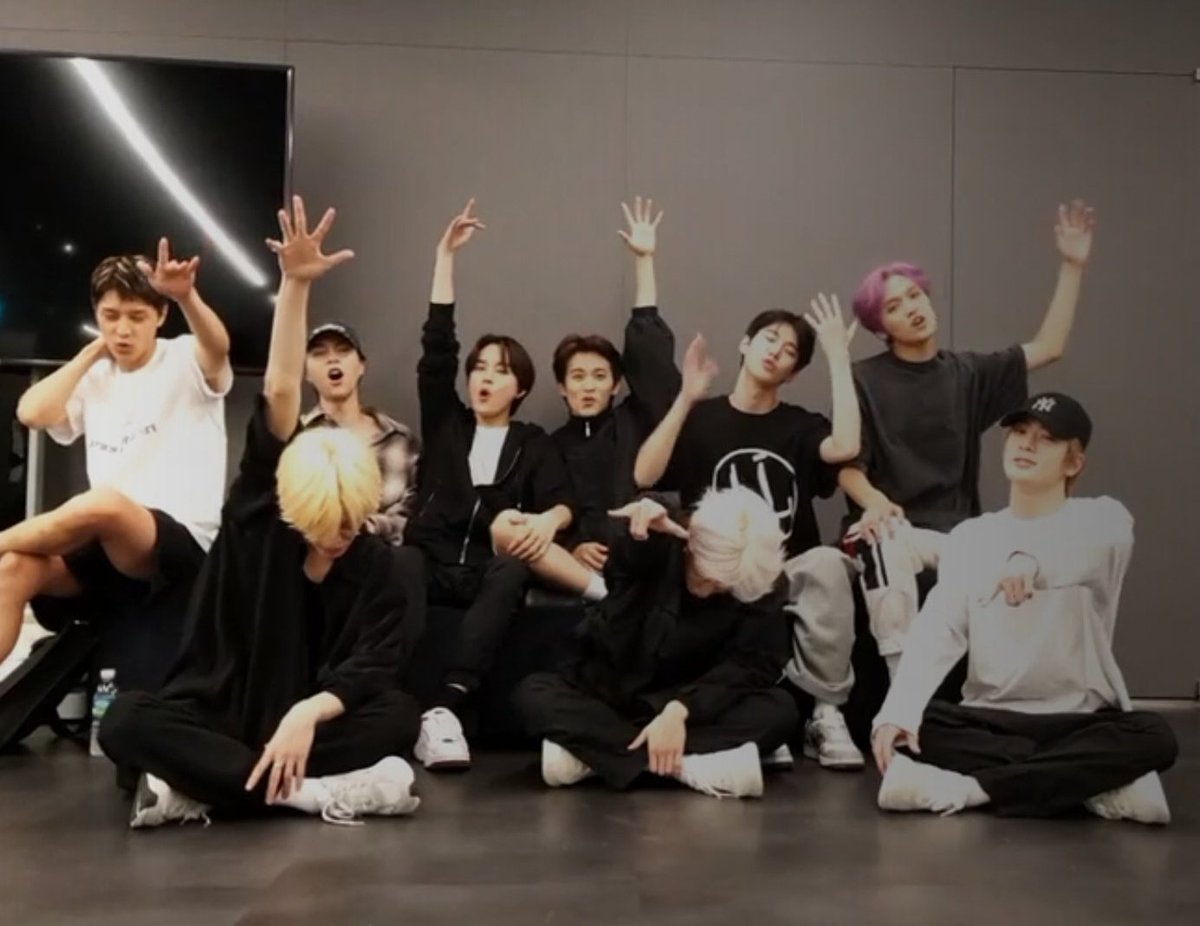 nctzenbase's tweet photo. baru masuk udah dadah dadah aja si abang abang gemes 😇 🫶 https://t.co/ShHnYyWSNr