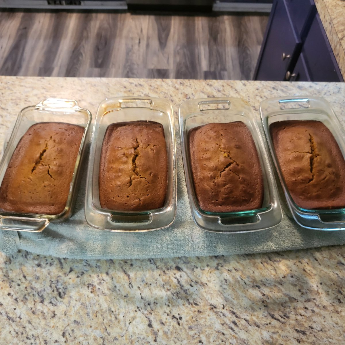 ECDoesit77's tweet photo. I forgot to post my done picture of my pumpkin bread. Here ya go! #yummy #fallishere https://t.co/kQ5KnqptDO