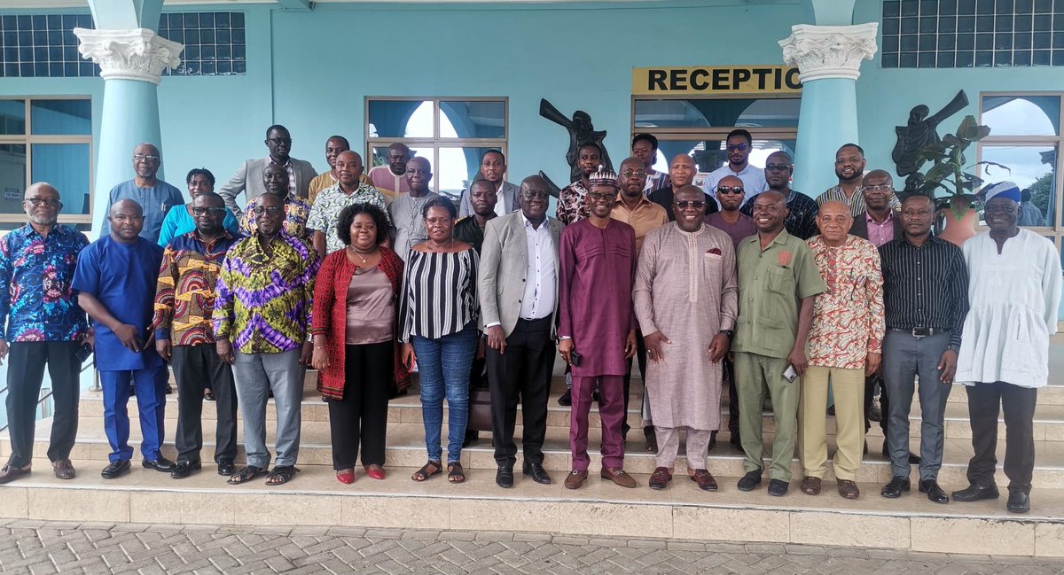 FAOGhana's tweet photo. Eastern Regional Minister @Acheampong_SK  inaugurates the #FAOECTAD Tabletop simulation Exercise and After Action Review workshop on #avianinfluenza outbreaks in Ghana funded by DTRA and #USAID https://t.co/Qw3BPJvI1U