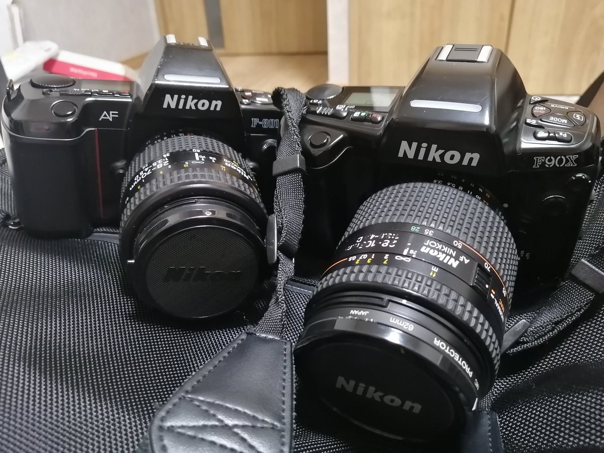 hebosan's tweet photo. やめときゃいいのに「欲しかったら買え!」の一言に負けてF-801をポチっと。スペック的には90Xなんだけど、スマートな見た目と軽快なシャッター音は…801のほうが好きなんです。 #ニコン #F90X #F801 #不人気機 #プラカメ #フィルムカメラ #F4ジュニア #欲しかったら買え https://t.co/EWrjn5Ts1w