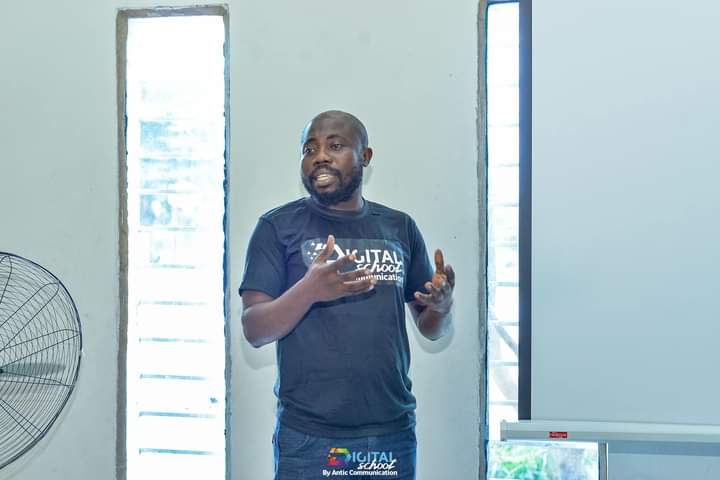 En tant qu'acteur, nous contribuons tant soit peu à la révolution #numérique de la 🇨🇩 en formant les jeunes sur le #Marketingdigital + métiers du web émergeant en vue d'une éclosion des #startups. Que vive l'#entrepreneuriat numérique en #RDC ! #DigitalRDC #NumeriqueRDC