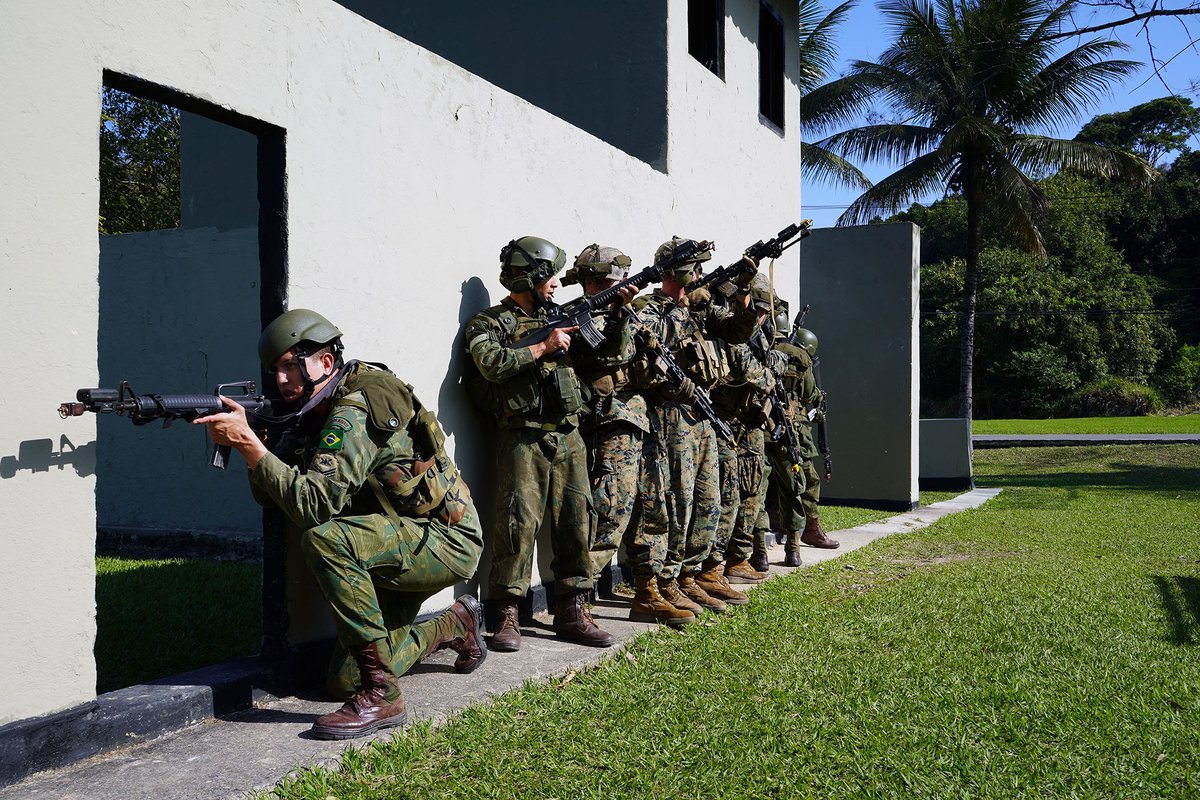 marforres's tweet photo. MARFORRES Marines conduct Military Operations in Urban Terrain training with the Brazilian Marine Corps during exercise #UNITASLXIII at Ilha do Governador, Rio de Janeiro, Sept. 7.

#AlliesAndPartners #CombinedForce https://t.co/6fiOCTA7gN