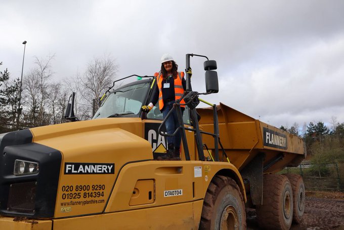 WomenInConst's tweet photo. RT @Flanneryplant We want to attract more females into the industry. There are no barriers to entry into Flannery. There are no stereotypes. If you're interested in a construction career, email: apprenticeships@flanneryplant.co.uk
#womeninconstruction #diversity #apprentices https://t.co/FfgblTNz3l