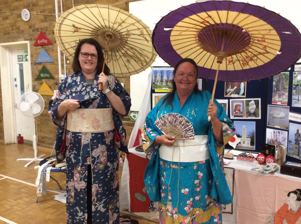 MaundeneSchool's tweet photo. Blackbirds enjoying our Japanese Hook Day. #curiosity #WillAdams #wonder https://t.co/kj5AdFiV4f