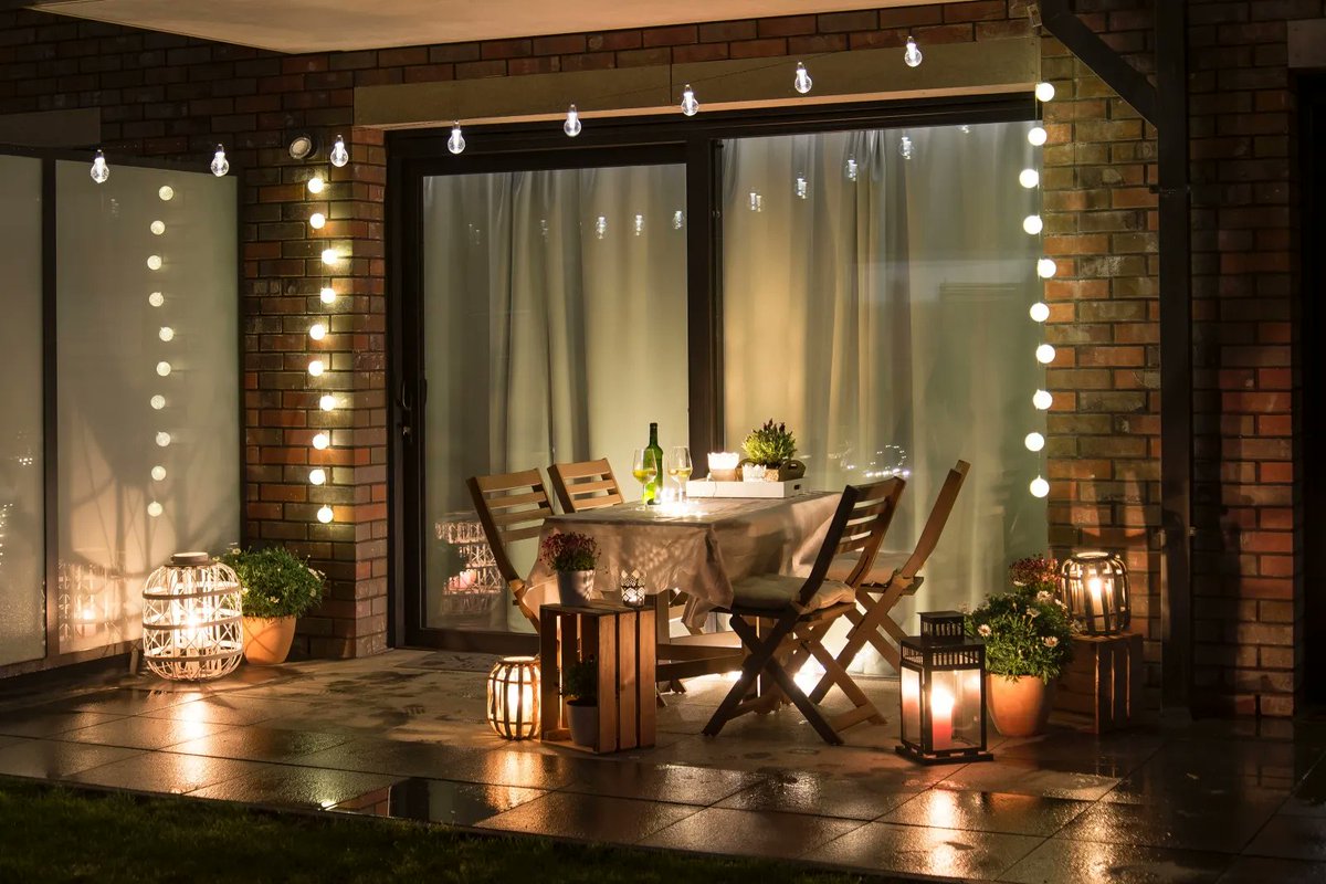 randylenz's tweet image. The weather might be getting a bit chillier but there's still time to enjoy your patio or deck — Creative patio lighting ideas add a nighttime glow to keep you outside: 5 Outdoor Patio Lighting Ideas
buff.ly/3ACPTbY 

#homeoutdoors #patiolights #decklights
