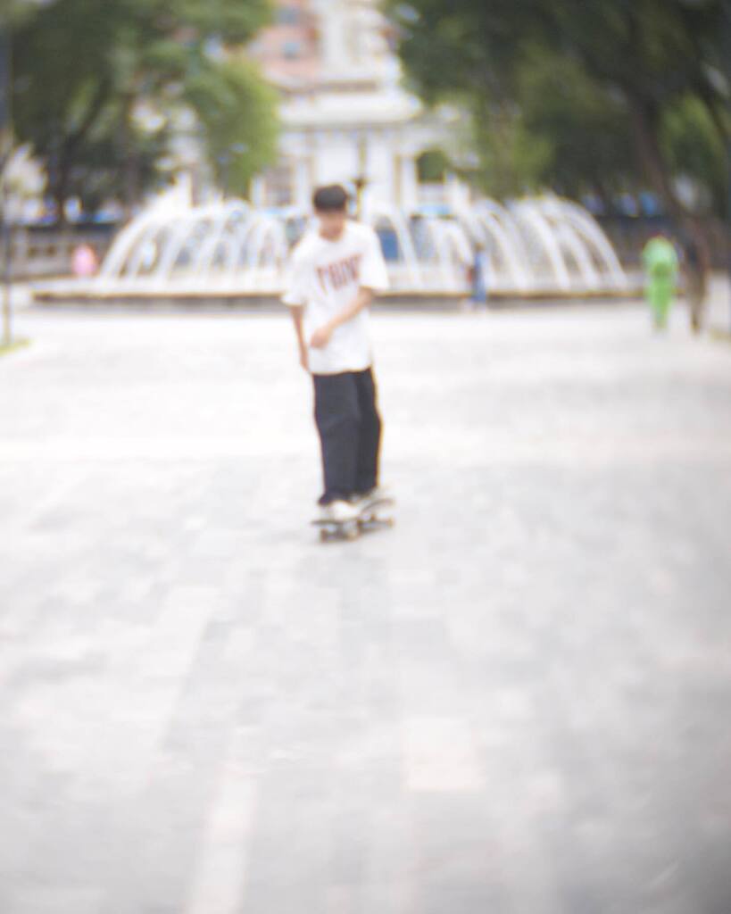 el_i_as's tweet photo. Chicos de Onda II
—
#OlympusPen #OlympusPenEP2 #Olympus #DigitalAnalog #25mm #CCTVLens #StreetPhotography #VisitMexico #Photography #Photographer #UrbanScape #Skate #Skateboarding #AlamedaCentral #CDMX #Blurry #FromWhereIStand https://t.co/kNqwWDSMml https://t.co/X1Va9cx8oM