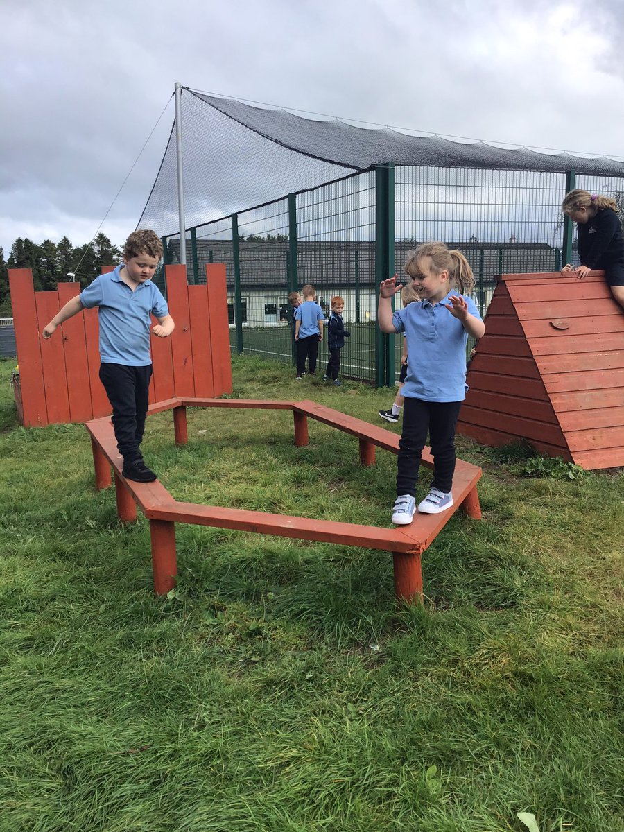 Ms_LKennedy's tweet photo. @ns_quin The children enjoying themselves while exploring the school grounds! https://t.co/6xXWe2uxHj