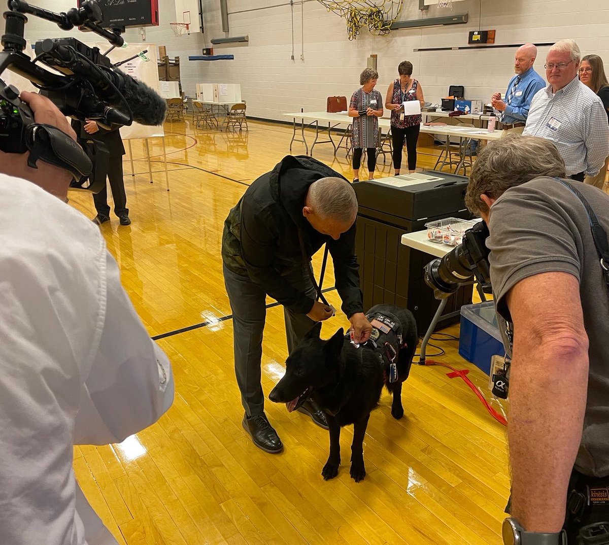 GenDonBolduc's tweet photo. Proud to have been joined by my lovely wife Sharon and @VictorBolducDog in Stratham to cast our votes! 🗳☑️🇺🇸 

Have you voted yet? 

#NHSEN #NHPolitics https://t.co/jPTnM3z2G1