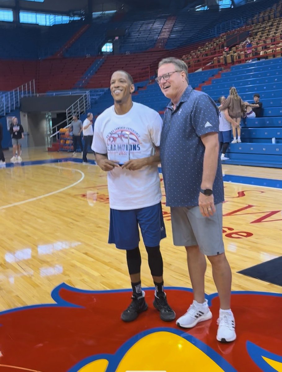 HBLSmoove's tweet photo. Big thank you to my guys @CoachPile @CoachBillSelf my friend @jillsaiapile and @ProCamps for a great weekend! #Champs #MVP #ScoringChamp https://t.co/SRqU5vVPs6