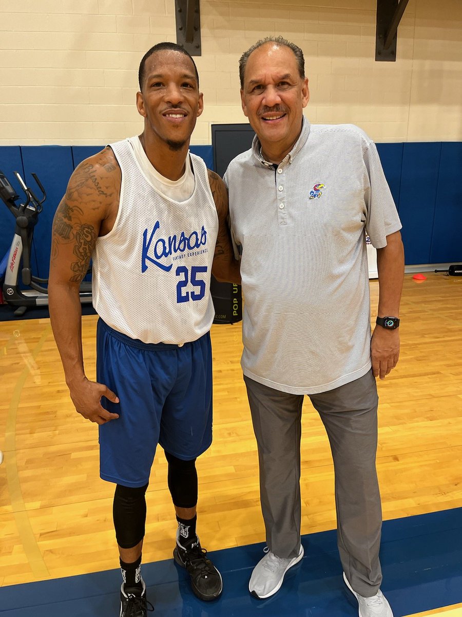 HBLSmoove's tweet photo. Big thank you to my guys @CoachPile @CoachBillSelf my friend @jillsaiapile and @ProCamps for a great weekend! #Champs #MVP #ScoringChamp https://t.co/SRqU5vVPs6