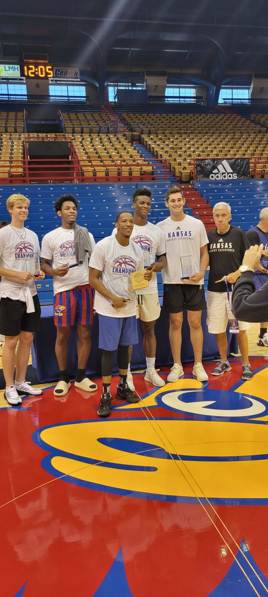 HBLSmoove's tweet photo. Big thank you to my guys @CoachPile @CoachBillSelf my friend @jillsaiapile and @ProCamps for a great weekend! #Champs #MVP #ScoringChamp https://t.co/SRqU5vVPs6