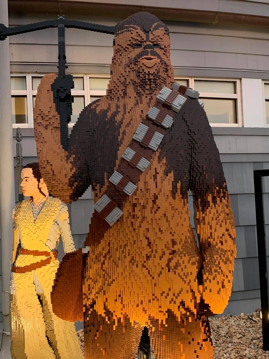 mickeyadventure's tweet photo. Amazing!  #lego #disney #starwars https://t.co/VMmwW2vLbW