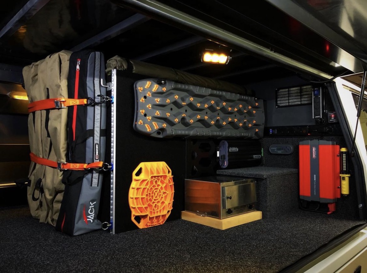 ARB_USA's tweet photo. Dreaming of a setup like this🤤💤  

ARB Touring Chairs
ARB Jack &amp; Base
ARB Marine Grade Carpet
@Tred4x4 Recovery Boards
@RedArc_USA Power Management 

#LandCruiser79 #ServiceBody #UTEcanopy https://t.co/1zeeYGReUX