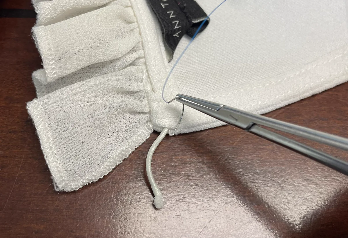 小児心臓外科医の旦那さん！至高の縫合技術で洋服を修復！