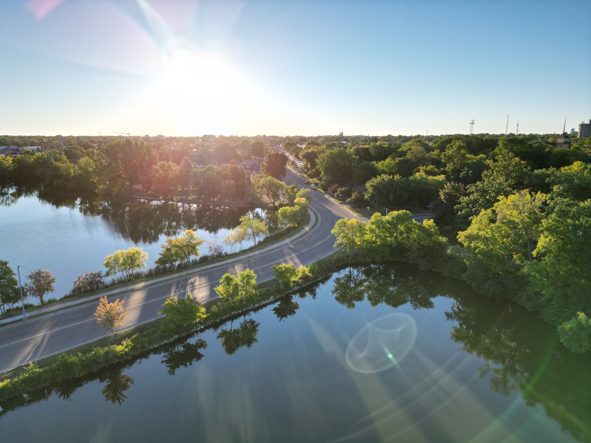 ExploreAlexMN's tweet photo. Sunrise over 5th Avenue West in Alexandria. Another beautiful day in lakes country. #ExploreAlex https://t.co/RSG2Bue6Vk