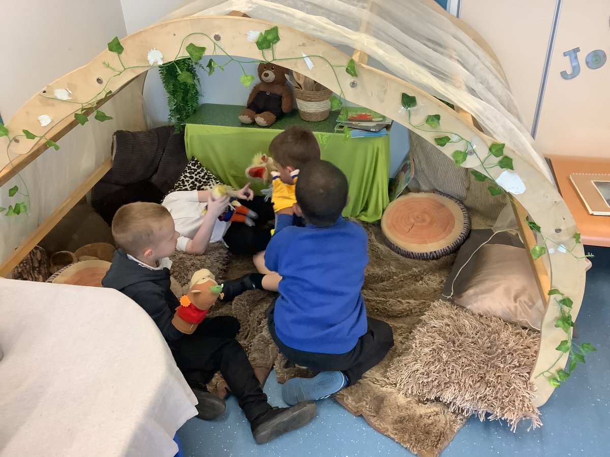 bpsclassof2029's tweet photo. Practicing performances, practicing the alphabet, work together, exploring social situations, there’s lots of ways to play in P1/2. #playingislearning #learningisplaying https://t.co/LgKPI4lB5l