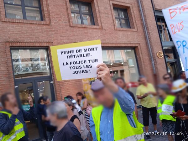 GJinterRdPtOcc's tweet photo. Toulouse, 10 Septembre 2022.
Toujours très déterminés. Ne nous laissons pas faire !!! On continue la lutte, venez nous rejoindre !!! 
https://t.co/nUzNHgDxFQ
#GiletsJaunes https://t.co/GljsSITpcG