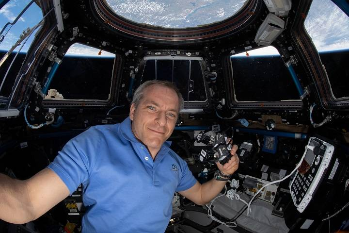 astropierre's tweet photo. A bord de la Station Spatiale Internationale, on teste le système #OpNav de navigation de secours autonome présent sur le vaisseau lunaire Orion.
Ce système prend & analyse des images de la Lune (ou de la Terre) pour déterminer sa position dans l'espace.
https://t.co/6ZqIhNb65o https://t.co/FGZ20BdEAv