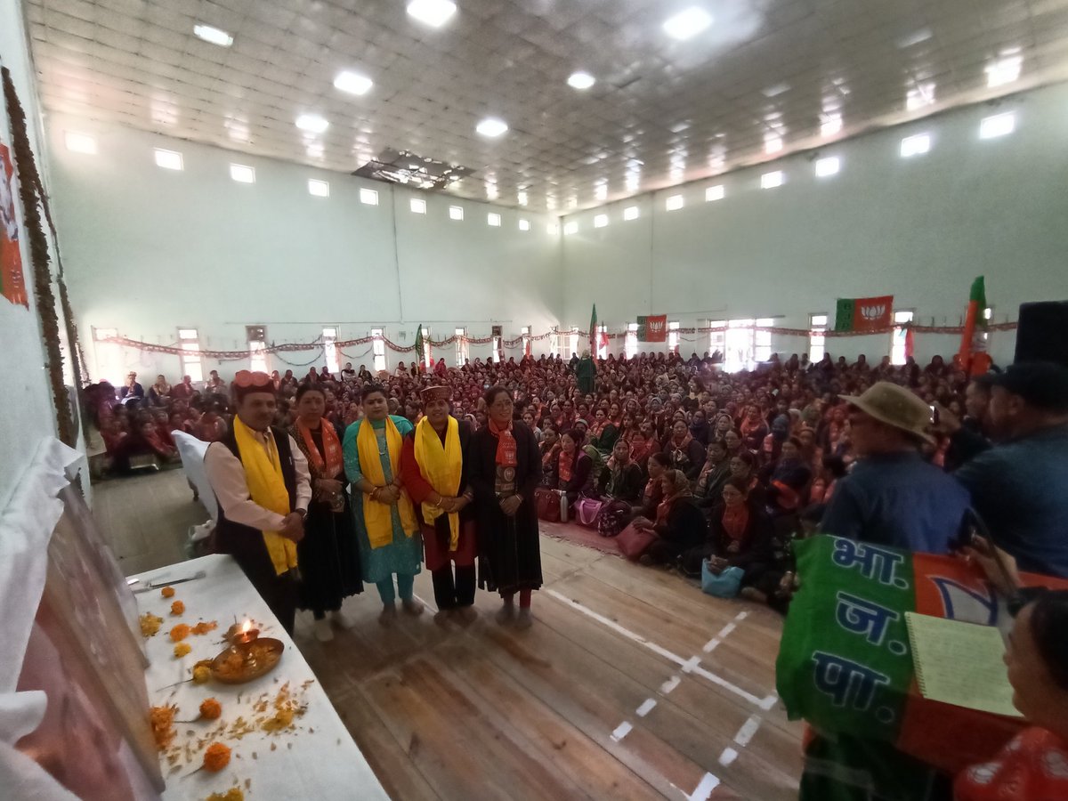 DrMarkanda's tweet photo. भारतीय जनता पार्टी महिला मोर्चा लाहौल स्पीति द्वारा  महासम्मेलन का सफालतापूर्वक आयोजन किया गया इस सम्मेलन में बहन वन्दना योगीजी विशेष रुप से उपस्थित रही  महिलाओं का उत्साह बता रहा है कि इस बार सरकार नहीं रिवाज बदलेगा @jairamthakurbjp @PavanRanaRSS @InduGoswamiBJP @narendramodi https://t.co/o7RcnBYs23