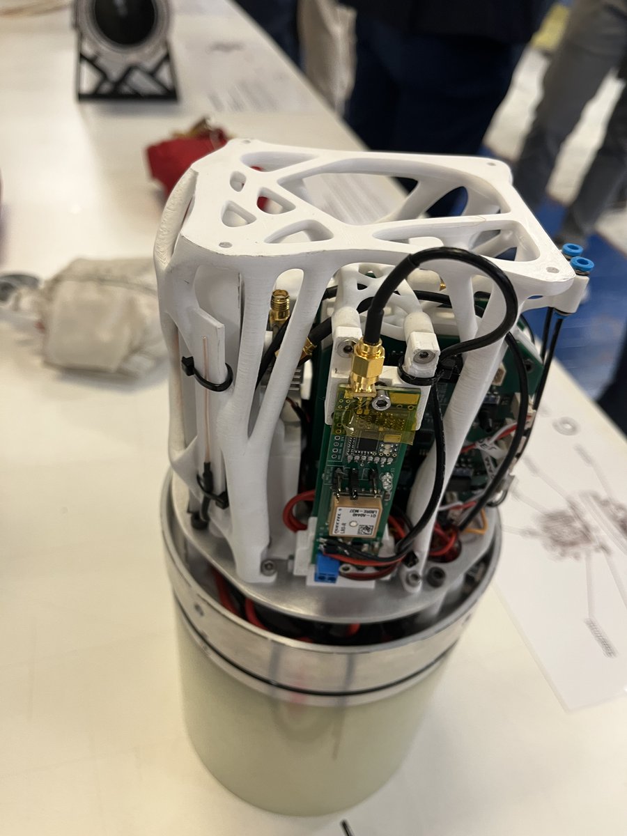 3D_Store_Monza's tweet photo. Alcuni scatti della presentazione del razzo #Pyxis di 
@skyward_er
, pronto per @EuRoC2022 in programma dall'11 al 18 ottobre in Portogallo.

Cosa abbiamo realizzato in 3D con le ns stampanti #EOS a #sinterizzazione?
Leggi qui
👇🏻
https://t.co/NDmDWak7nU

#stampa3D #sls #sintering https://t.co/Ytw0jMZFBT