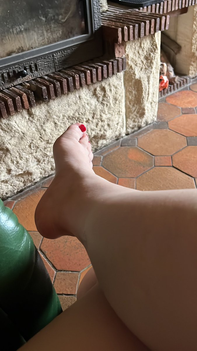 LylaFeet's tweet photo. je sors de la pédicure ça intéresse quelqu’un? ✨ #feetfethish #feetpicsforsales #feet #fetichistespieds 

Moneyslave moneymiss domina raque esclave slave paypig paypet findom femdom https://t.co/QiMTKA6ybh