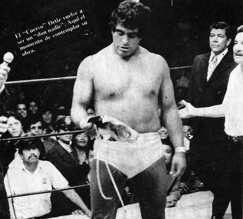 LuchaLibreYYa's tweet photo. #EnUnDíaComoHoy pero de 1978, ‘Mr. Personalidad’ volvía a derrotar en duelo de apuestas a el Halcón dejándolo así por segunda ocasión en un año sin máscara, esta vez en la Tierra del Sol Naciente.

Esa tarde el público japonés conoció el rostro de José Luis Melchor Ortiz. https://t.co/fZpVilGTum