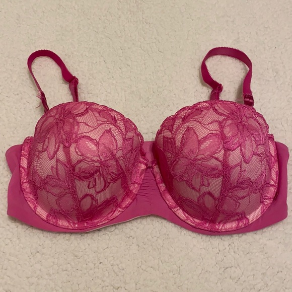 vegasbombshell_'s tweet photo. So good I had to share! Check out all the items I'm loving on @Poshmarkapp #poshmark #fashion #style #shopmycloset #victoriassecret: https://t.co/WkaqoE41X6 https://t.co/U2VvfuQxoT