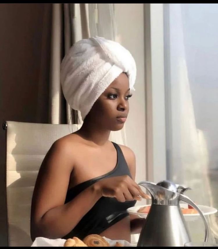 QueenAgers1's tweet photo. Retweet for Phyna or Like for Bella #BBNajia let’s see who’s the queen of the Bird app #BellaOkagbue #Phyna𓃵 https://t.co/LGtqN8ujOA