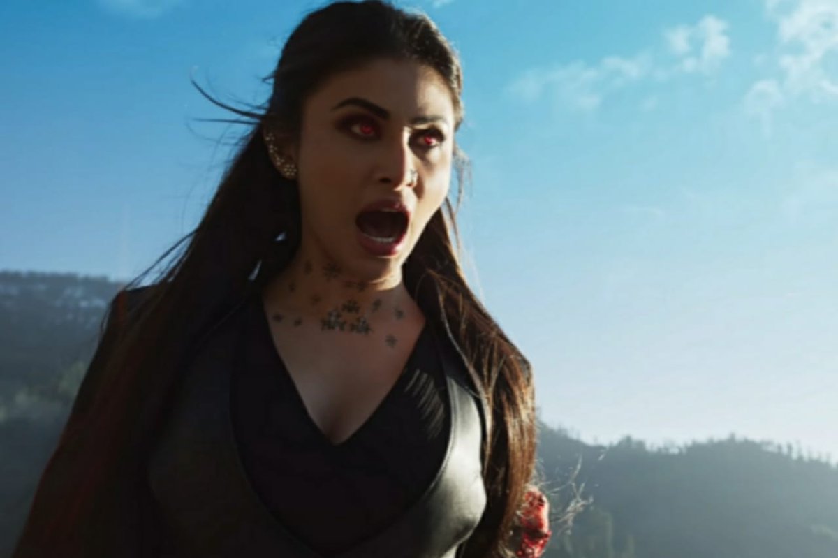 BollywoodMemers's tweet photo. Not only did Mouni Roy understand the assignment, she absolutely nailed it. https://t.co/8ZTTxMsQ7N