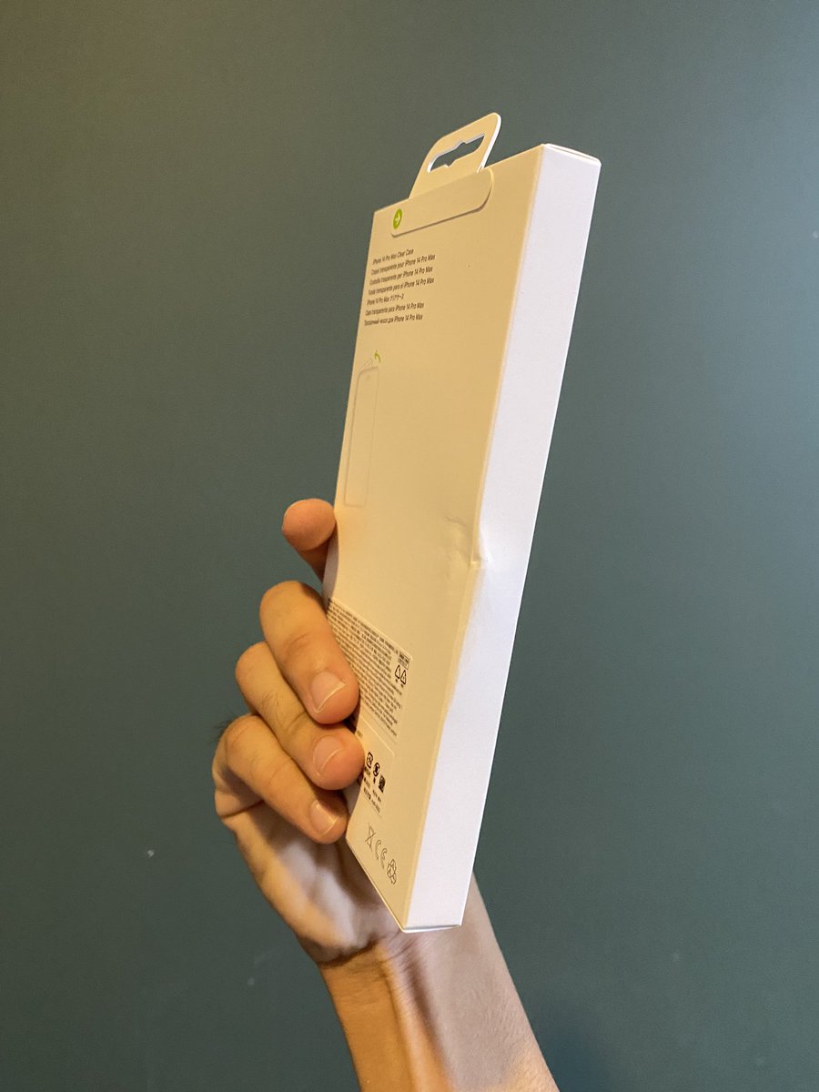kerncle's tweet photo. #AppleStoreOnline ไม่เคยทำให้ผิดหวัง “ไม่ผิดหวังเพราะว่าขนส่งแย่ กล่องบุบไปเลย 1” https://t.co/ULC0DpDaEQ