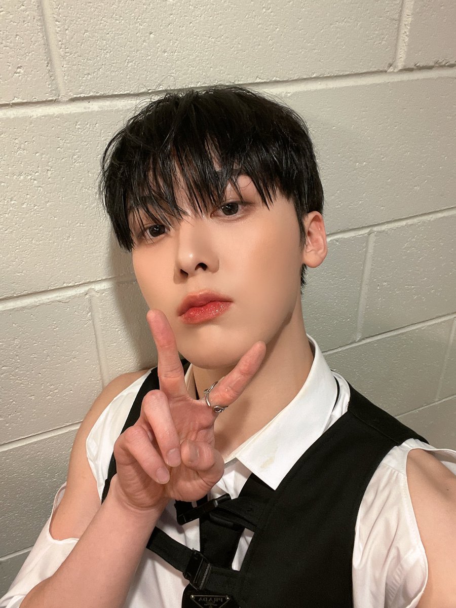 AseuteuloGye's tweet photo. #딴콩_데뷔2주년_축하해
죽는날까지 함께하자 딴콩 2주년 축하해 ㅠㅠ🫶 https://t.co/qC8bj6gFF5