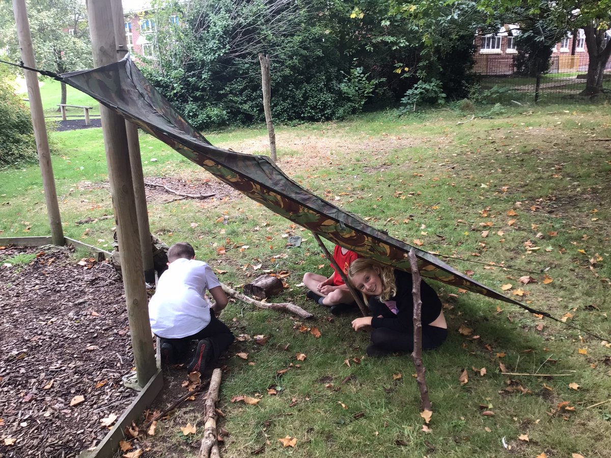 woodleasnow's tweet photo. On Thursday we had Wayne from @UKMilSchool showing us how to make shelters to survive in the wilderness! #WJSEnrich https://t.co/4EZslBt1kg