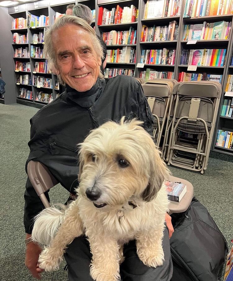 We love this shot of Jeremy Irons and his dog Smudge taken at last Thursday’s launch of @niamhmcanally’s bestselling new book Flares Up 🔥. Thanks to Niamh for the photo.