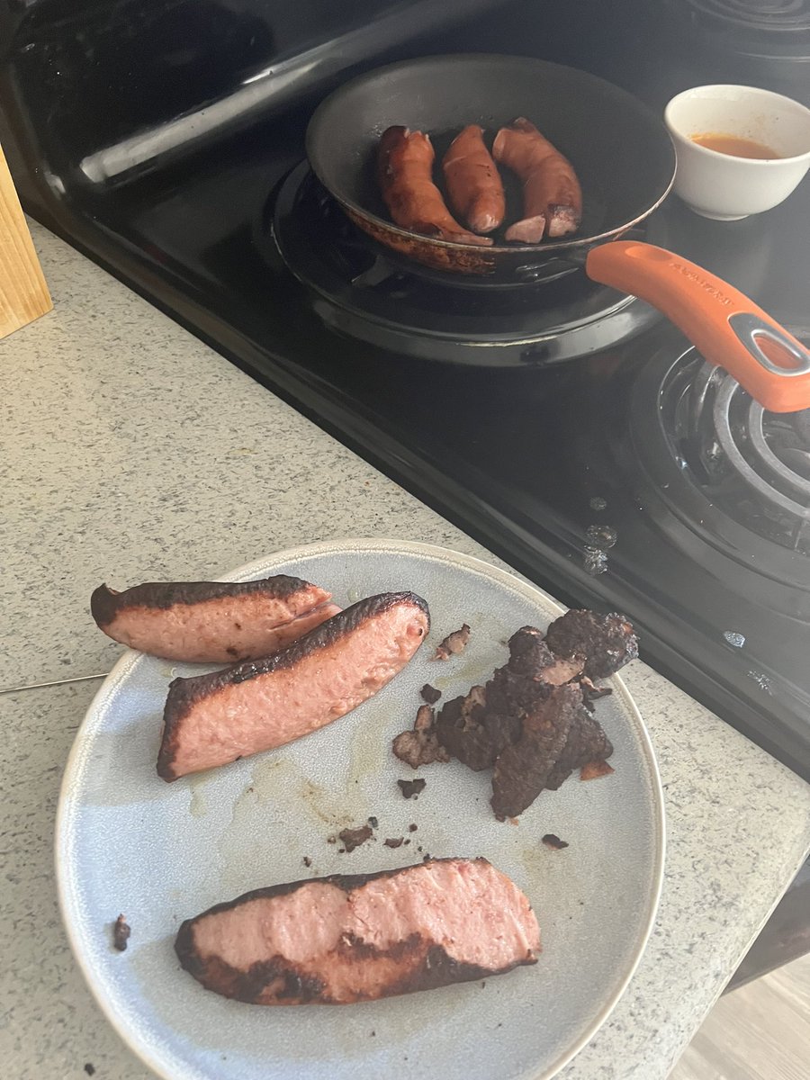 I know y’all scraped the black off of toast but have you ever cut the burnt off of sausage?🤣🤣🤣