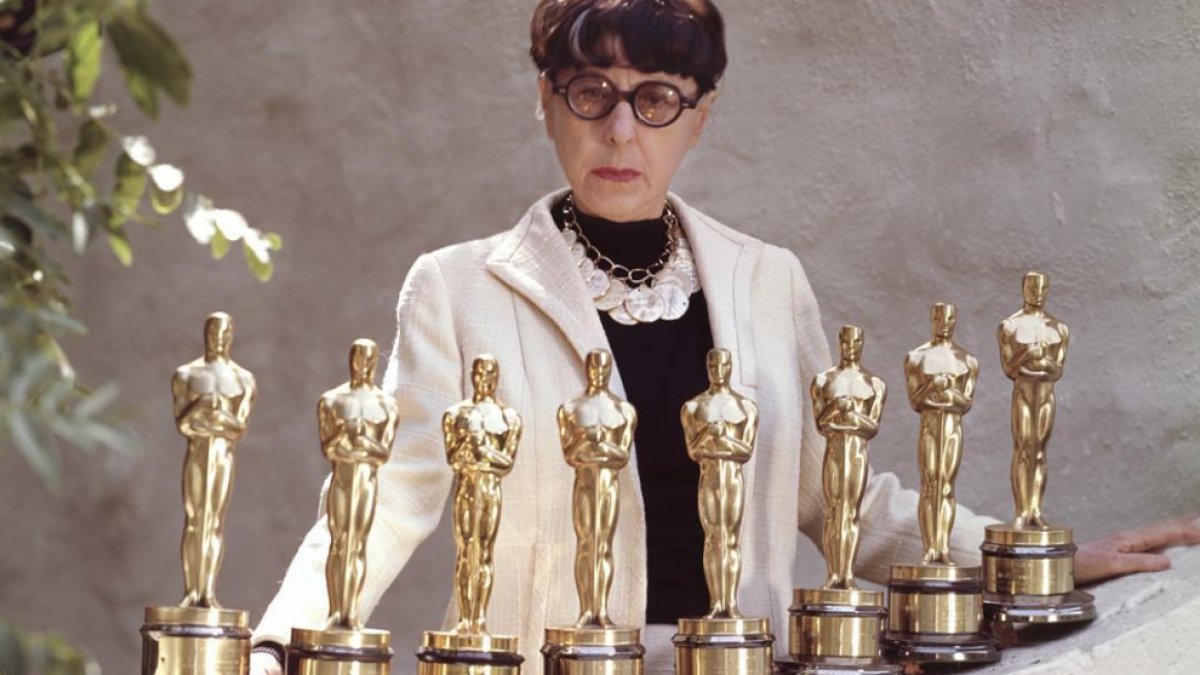 QModeES's tweet photo. #CulturaPOP Edith Head fue una de las creadoras más importantes de una época, descubre la historia de esta diseñadora en #QModeICON >>> https://t.co/vDuSlrR1kp https://t.co/TftSMAj5Lc