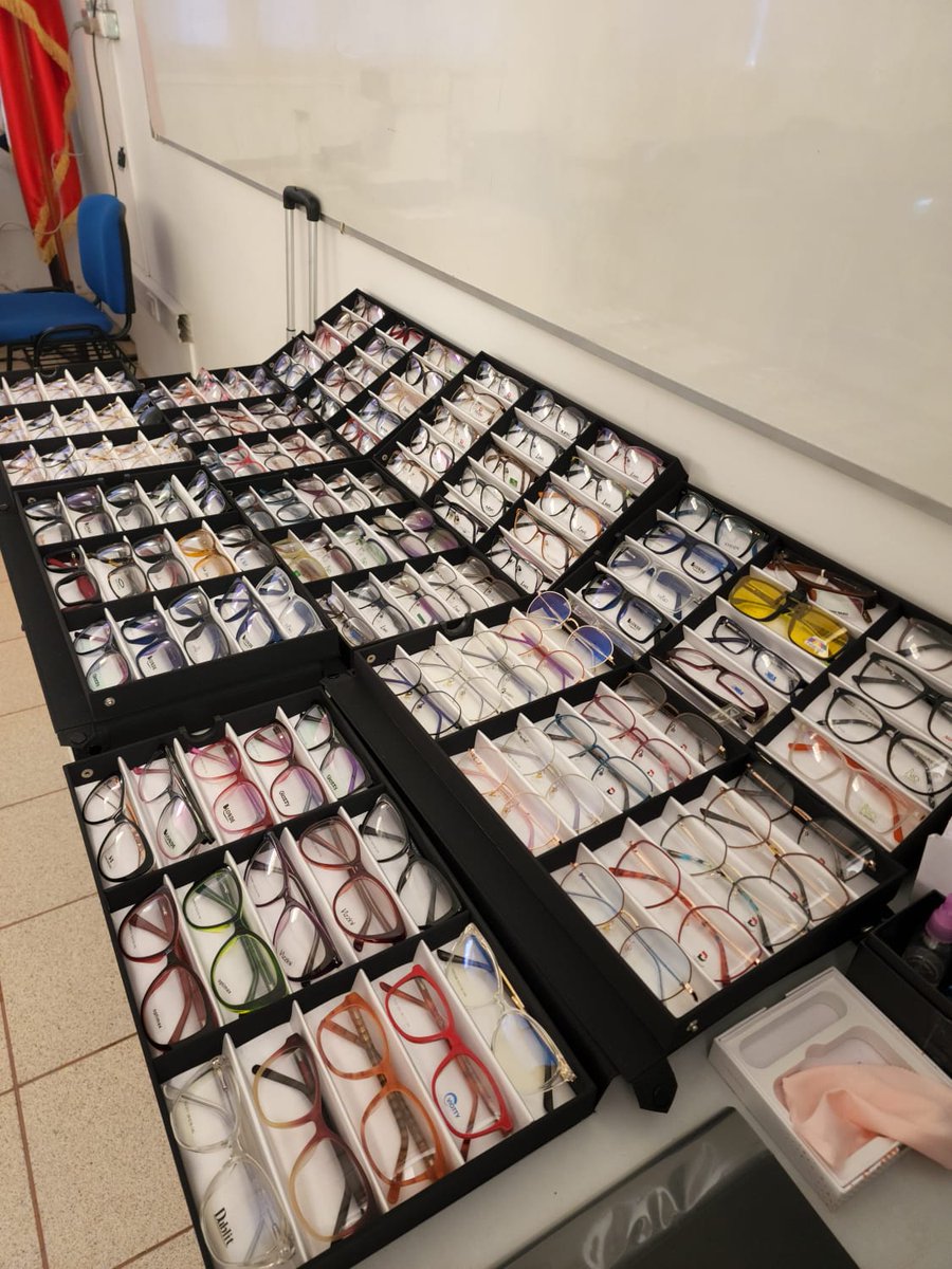 CFTesTarapaca's tweet photo. #ComunidadCFT Recuerda!!! Hoy estamos en la sala 1 realizando el #OperativoVisual participa!! 🤓
#CFTEstatalTarapacá https://t.co/0YGdsvdbuy