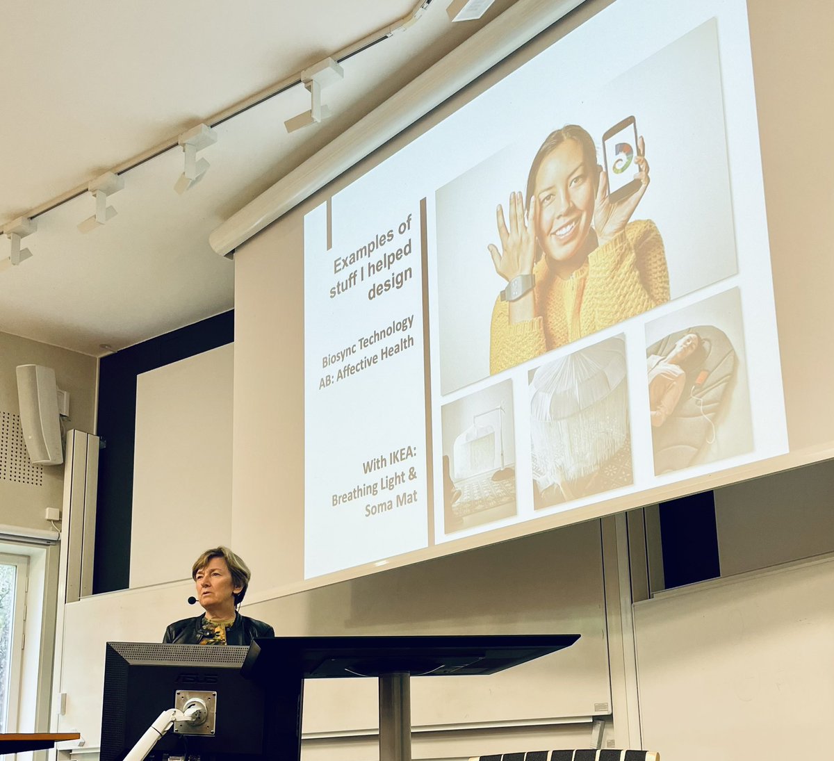 An interesting lecture from <a href="/ProfessorHook/">Kristina Kia Höök</a> today. May I try that lamp and mat at home? 🙋🏻‍♀️