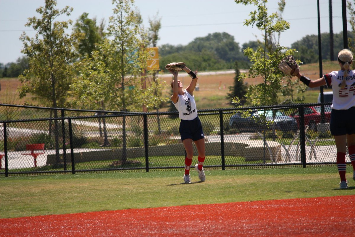 SwccSoftball's tweet photo. ❤️Getting to know your Spartan Softball Team💙
Freshman, Lauren Schneider from Andale, Kansas. Teams:316 Elite &amp; Andale Indians
Achievements: All-League HM Outfield &amp; KS 4A State Tourney participant
Major at SWCC:Business
FunFact: Used to be a pole vaulter
Shoutout: Her mom, Lisa https://t.co/2gJATgD62N