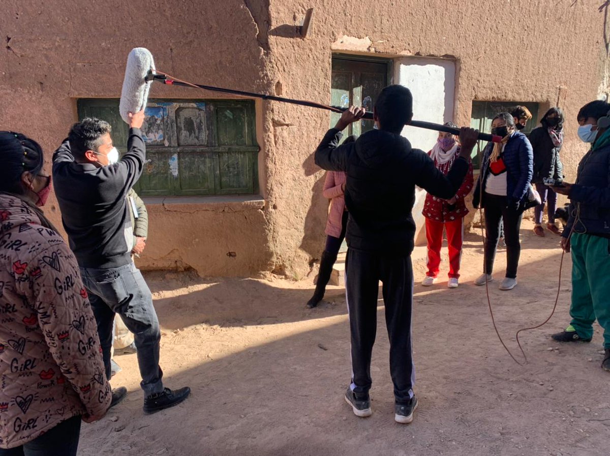 adecinebolivia's tweet photo. La #ADECINE, el #FCBCB, el #CRC y la #ECA realizan ciclos de formación técnica sobre cinematografía en la comunidad minera #Pulacayo. Los jóvenes aprenden las especialidades de la realización cinematográfica y audiovisual, entre ellas: Sonido, Fotografía, Guion y Producción https://t.co/MYPUVUzB0U