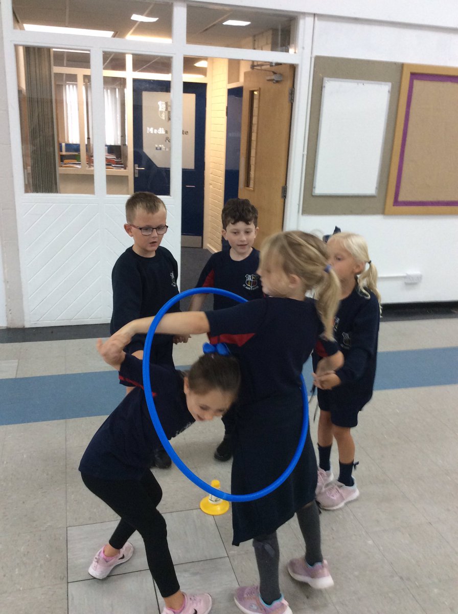 Class7JSKA's tweet photo. Team building activities in PE this afternoon. #encourageandsupport https://t.co/xmMkPRylhU