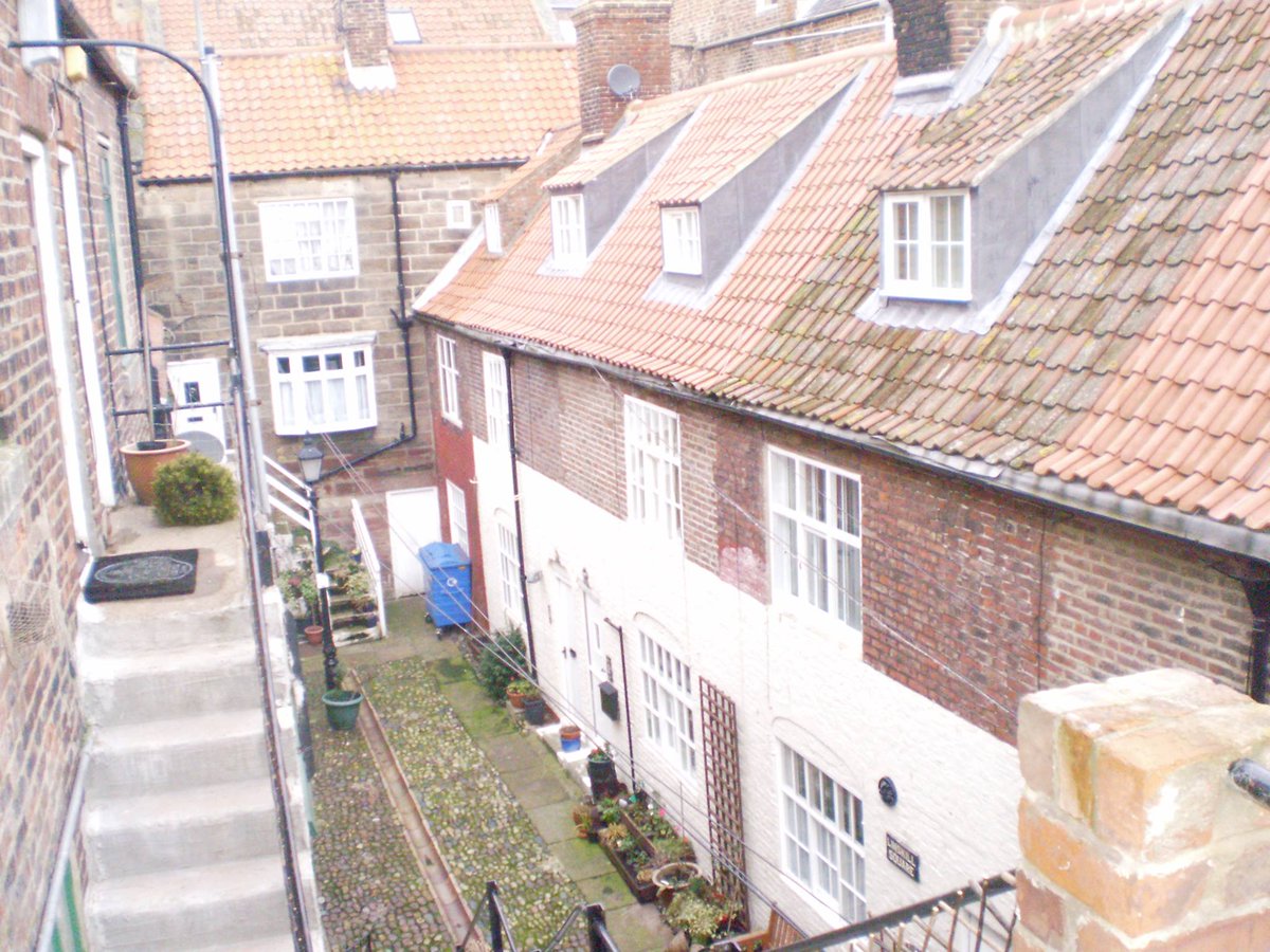 TheHolidayCots's tweet photo. The Pebbles self-catering apartment has availability 14th-19th &amp; 25th-29th of September and the 3rd-6th &amp; 10th-20th of October.
🛌Sleeps 1-4
https://t.co/UiWvlkqVah 
#Baxtergate #Whitby #NorthYorkshire #NorthYorkMoors #SelfCatering #Apartment #LateAvailability @strachan1967 https://t.co/OS2G3KBWpx