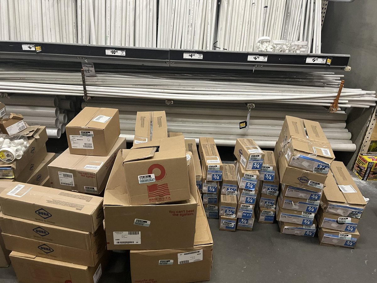JoshFrom6584's tweet photo. Doing BDP before inventory so that my store can have full shelves (before pics) #HD6584 #packdown #packout https://t.co/LrgjEMHZfV