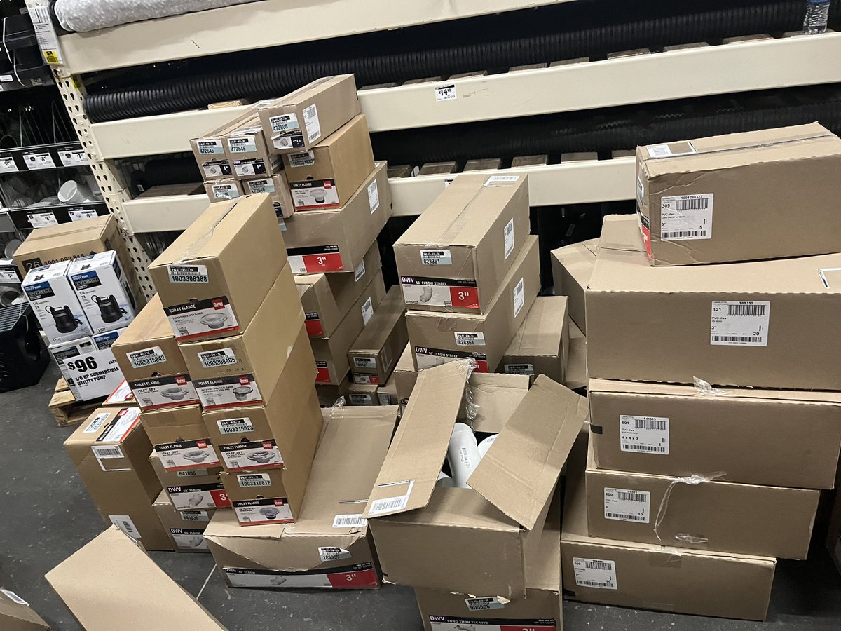 JoshFrom6584's tweet photo. Doing BDP before inventory so that my store can have full shelves (before pics) #HD6584 #packdown #packout https://t.co/LrgjEMHZfV