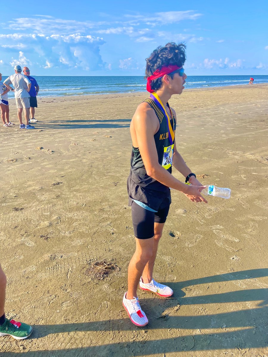 kfxcdc's tweet photo. Shout out to one of our athletes who is one of the best out there. We have never met a harder worker, leader, and great student. We are proud of the young man you are becoming. Keep up the great work 💪🏽
#heisnext
#KFTNT22 https://t.co/29cauLvttd